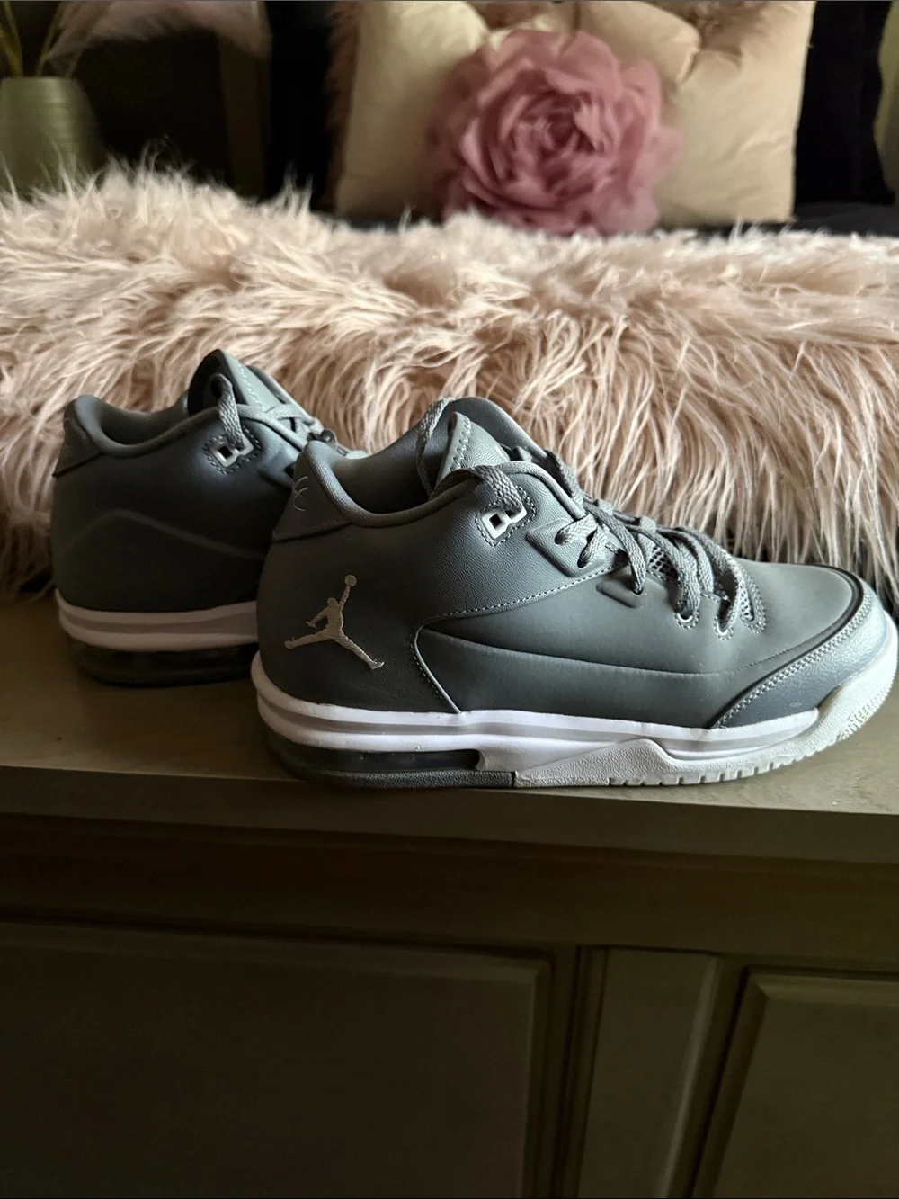 Jordan Men’s Gray Leather Low-Top Basketball Sneakers
